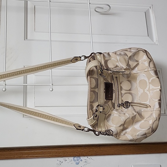 Coach Poppy - Picture 4 of 17